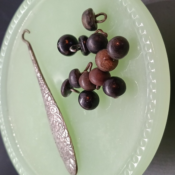 Vintage Photo of Child from Guadalajara, Button/Shoe Hook, 12 Shoe Buttons - Picture 4 of 7